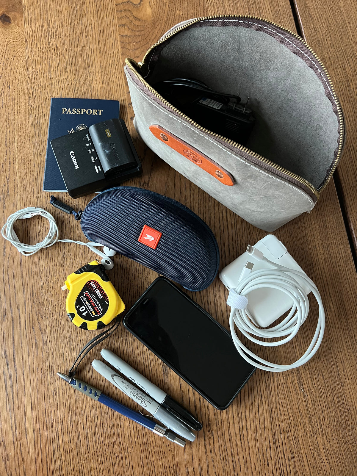 Sandstone Men&#39;s Crescent Bag