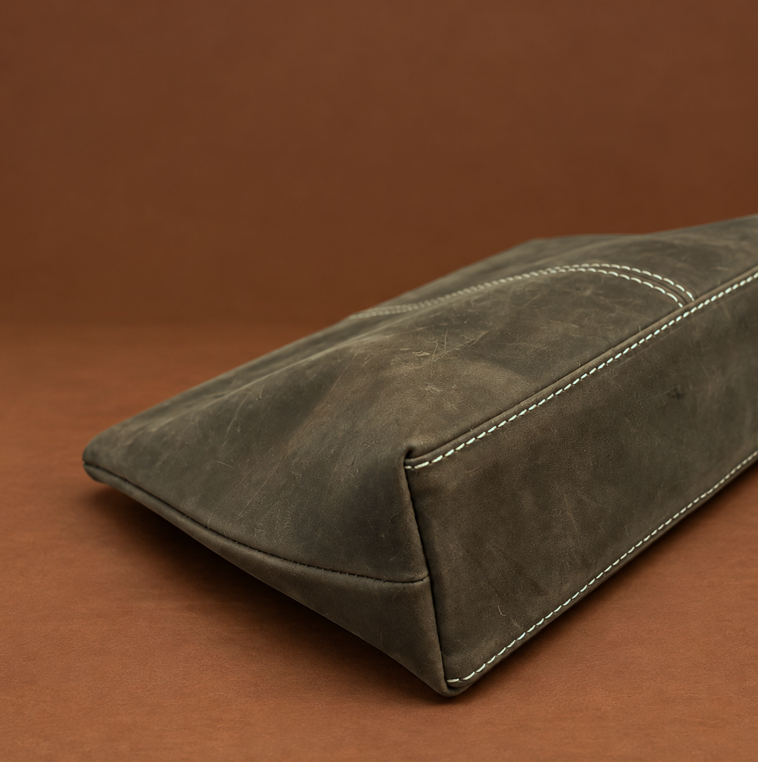 Jade Clutch | Grey Oil